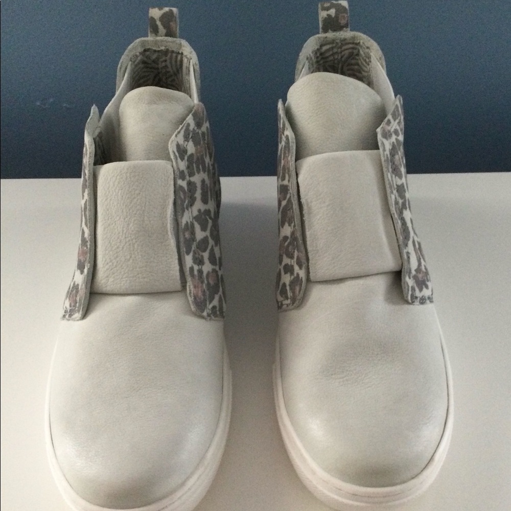 New women’s Miz Mooz sneaker shoe size 39